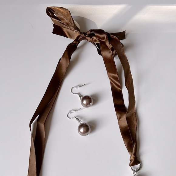 NWOT Long Brown Ribbon Tie Necklace w/Fake Pearl & Silver Bead Accent + Earrings - Picture 3 of 4